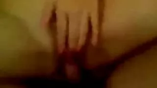 Faceci dymają piękną darmowe po4no dziewczynę w dupę i cipkę