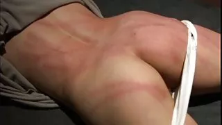 Młody człowiek odpoczywa z dojrzałą kobietą, która następnie film darmowy sex pieprzy się w usta i cipki