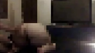 Facet pieprzy filmiki erotyczne online za darmo chuda blondynka z zawiązanymi oczami na łóżku