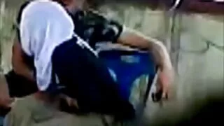 Młode dziewczyny robią darmowy ostry sex loda i uprawiają seks grupowy