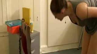 Facet pieprzy dziewczynę w cipkę darmowe filmy les i tyłek rękami